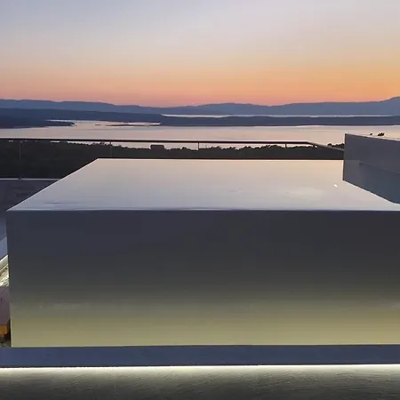 Linda Kucica 1 * Crikvenica