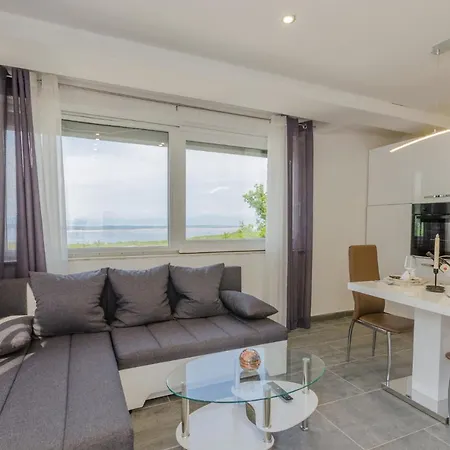 Vakantiehuis Linda Kucica 1 *
